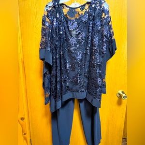 Women’s formal wear pant suit